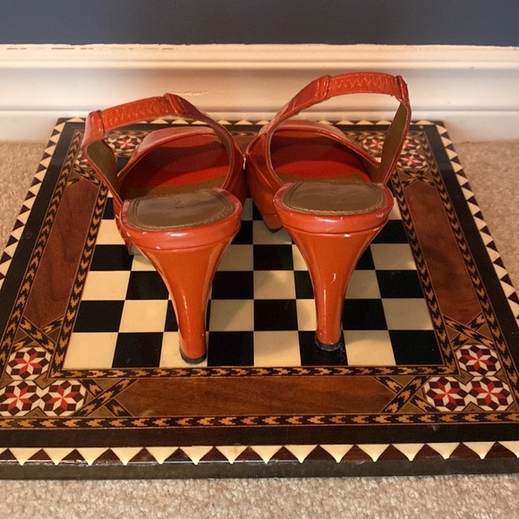 Tahari “Si Senor” Patent Orange Slingback Pumps Heels - Picture 2 of 8